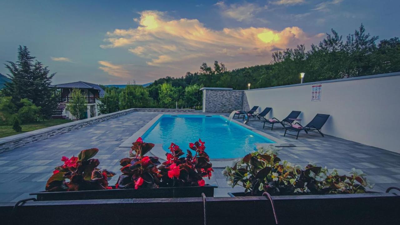 Holiday Home Emir Racic Exterior foto